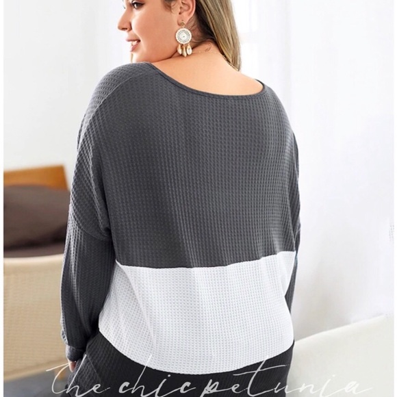 PLUS SIZE Colorblock shirt 💕💕 - Picture 4 of 8